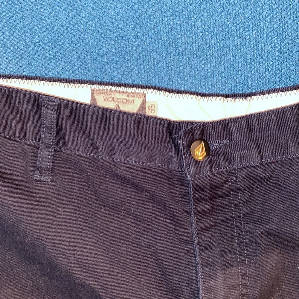 Volcom shorts - Picture 2 of 5